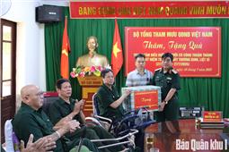 Thiếu tướng Nguyễn Bá Lực thăm, tặng quà Trung tâm Điều dưỡng người có công Thuận Thành